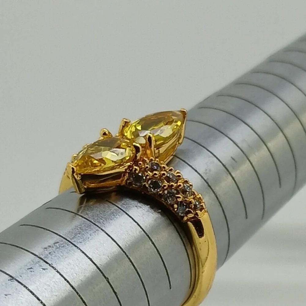 Vintage Gold Tone Yellow Pear Cut Bypass Cocktail Ring Size 6.25 Butterfly Style